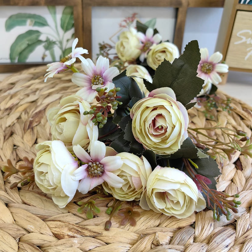 Искусственные цветы в Кирове | Цветы искусственные «Камелии с мелкоцветом», сиренево-молочные, букет